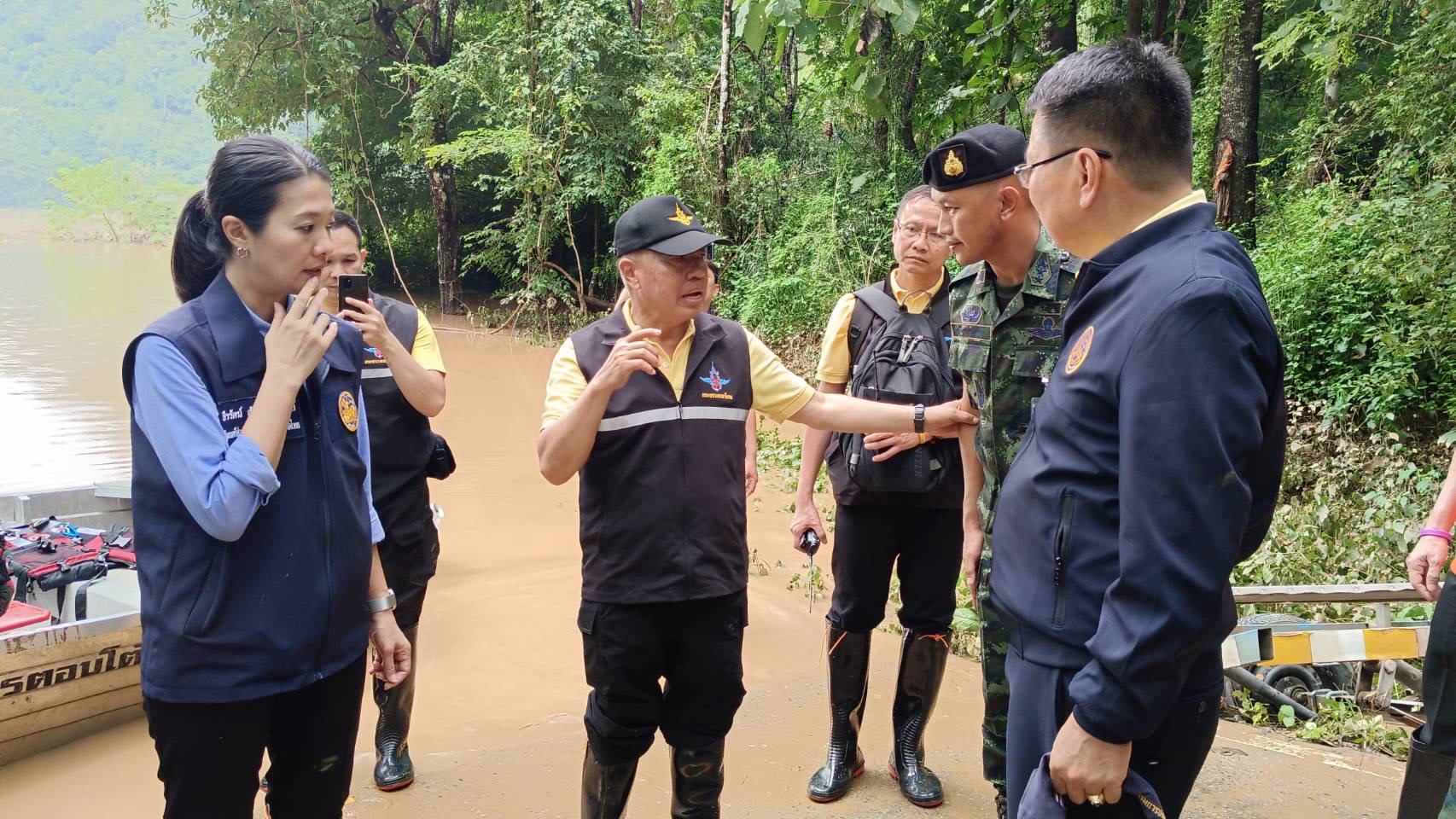 นายกฯ รับทราบสถานการณ์ เชียงใหม่แล้ว  ศปช.เตือน 11  จังหวัด เหตุเพิ่มการระบายน้ำผ่านเขื่อนเจ้าพระยา 