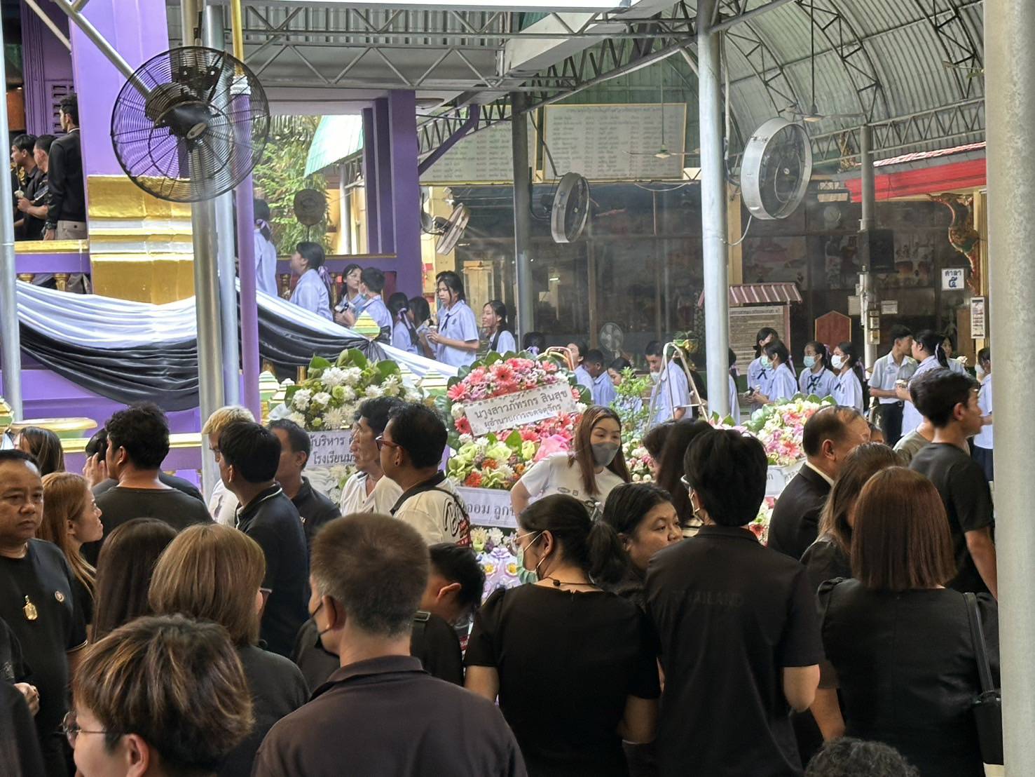 เผาแล้ว”น้องปันปัน“ นร.ม.2 อุบัติเหตุพลัดตกอาคารจอดรถ 10 ชั้น เพื่อน นร.ร่วมพิธีจำนวนมาก