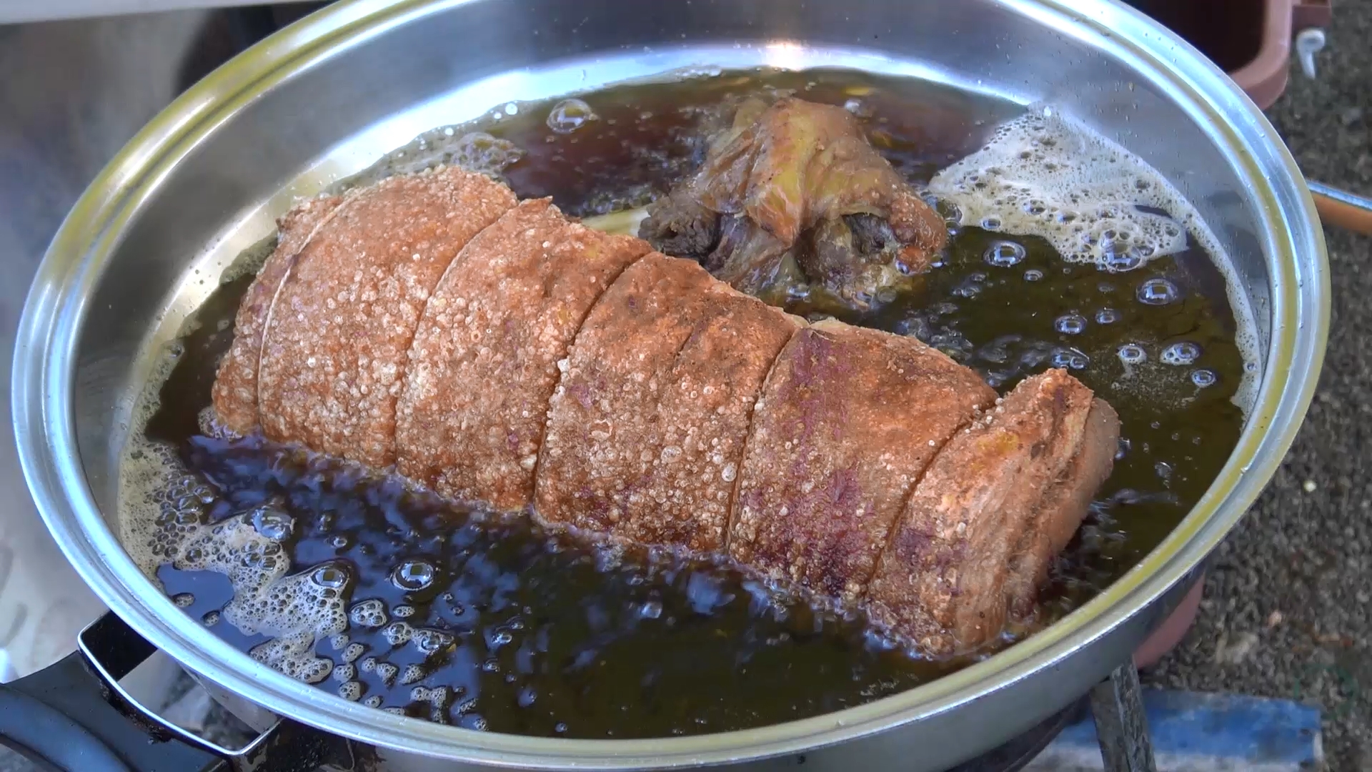 สีสัน ขาหมูเยอรมันและหมูกรอบชาชูไม่มีผลกระทบช่วงกินเจ