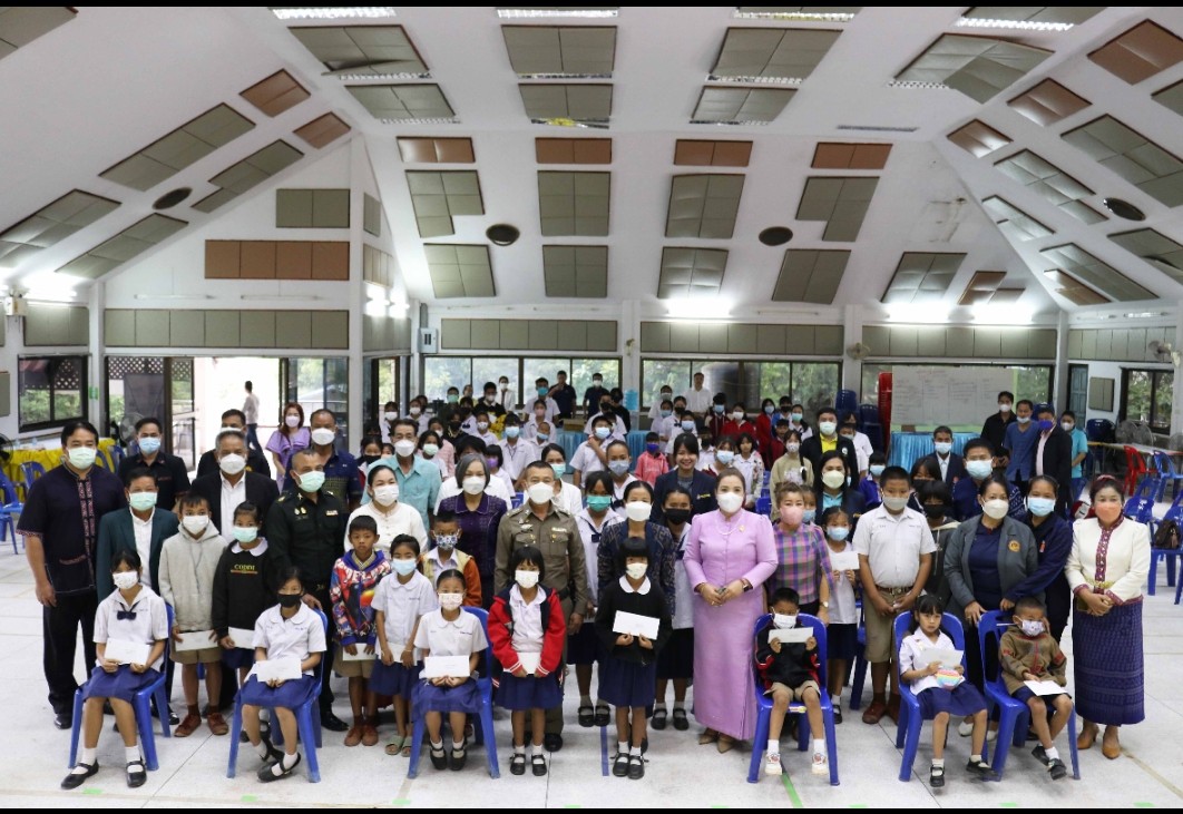 กาฬสินธุ์วัดพุทธนิมิตร่วมมอบความสุขให้กับเด็กในชนบท