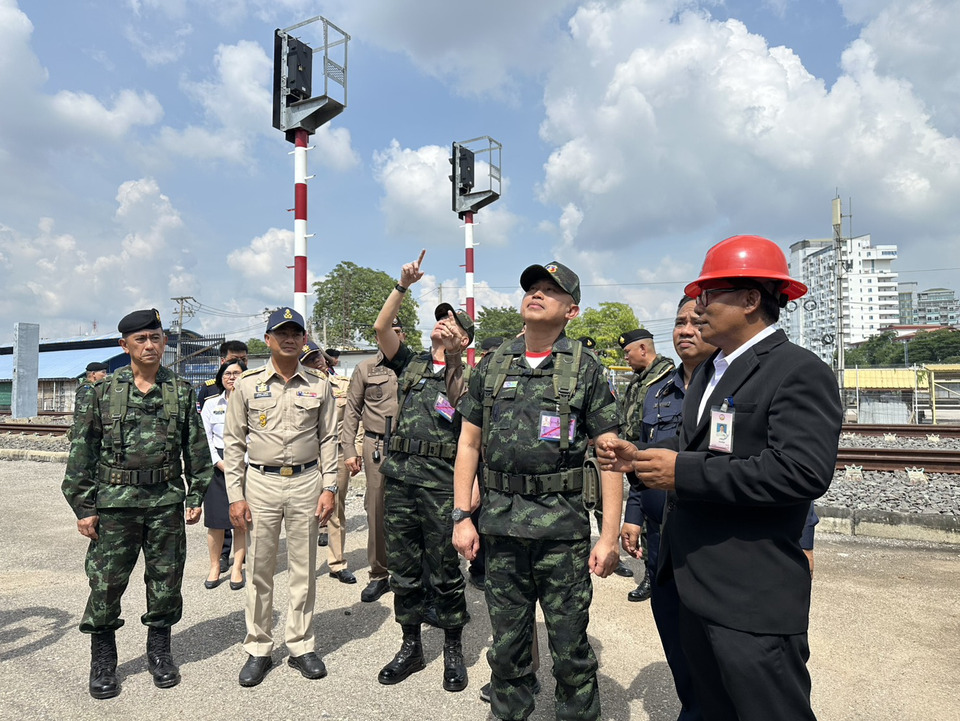 แม่ทัพภาค 1 ลุยสระแก้ว! ประชุมเข้มชายแดน ตรวจตัดเน็ต-เก็บกู้ทุ่นระเบิด 