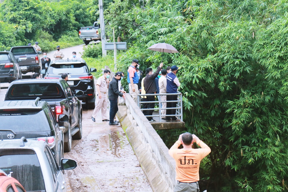 ผู้ว่าฯแม่ฮ่องสอน ลงพื้นที่อำเภอแม่ลาน้อย ตรวจติดตามศูนย์อำนวยการป้องกันและแก้ไขปัญหาวาตภัย อุทกภัย