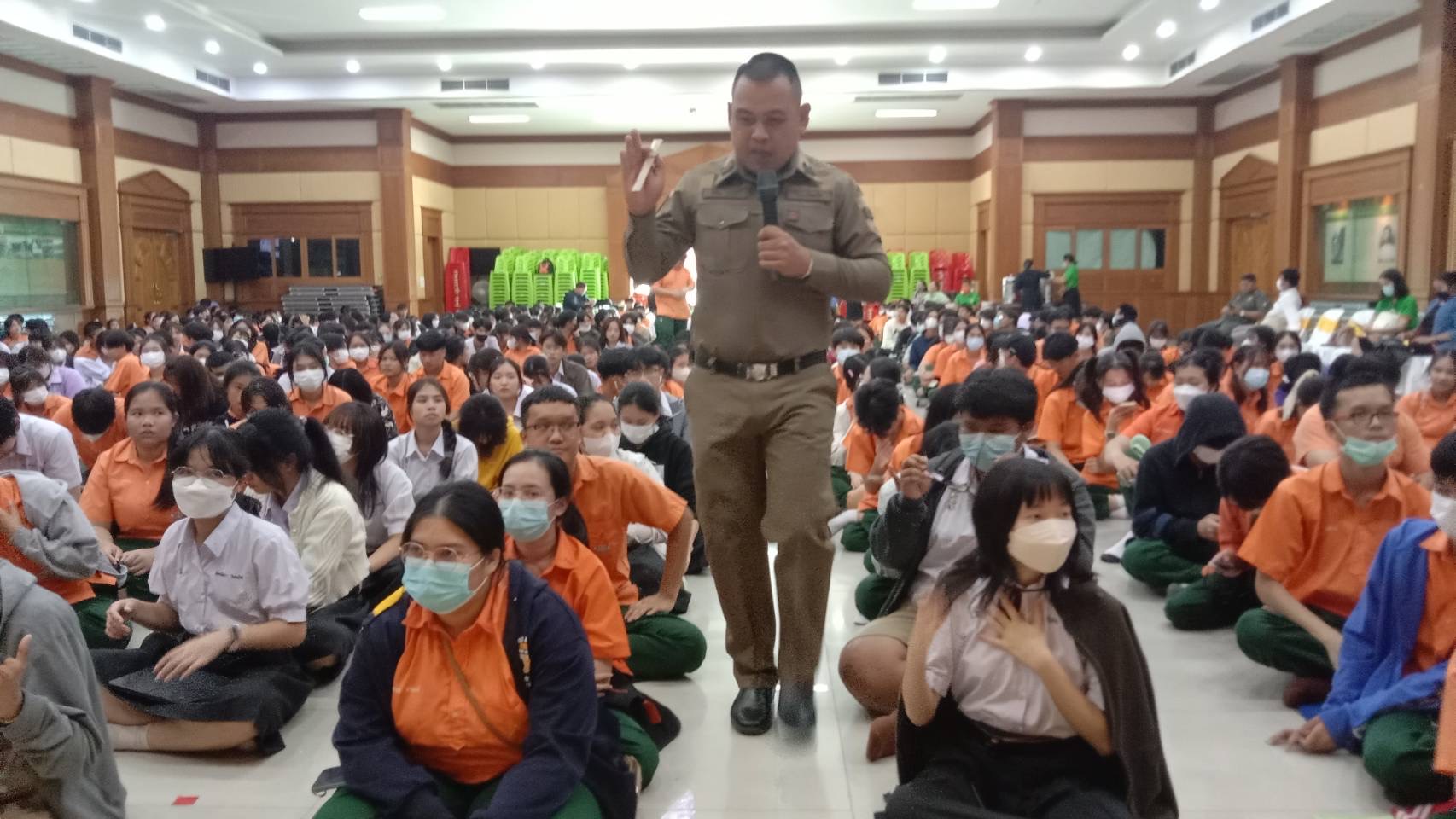 ตำรวจสภ.เมืองร้อยเอ็ด จัดโครงการโรงเรียนปลอดยาเสพติดเพื่อเยาวชนและอนาคตของชาติ  ที่ร้อยเอ็ดวิทยาลัย