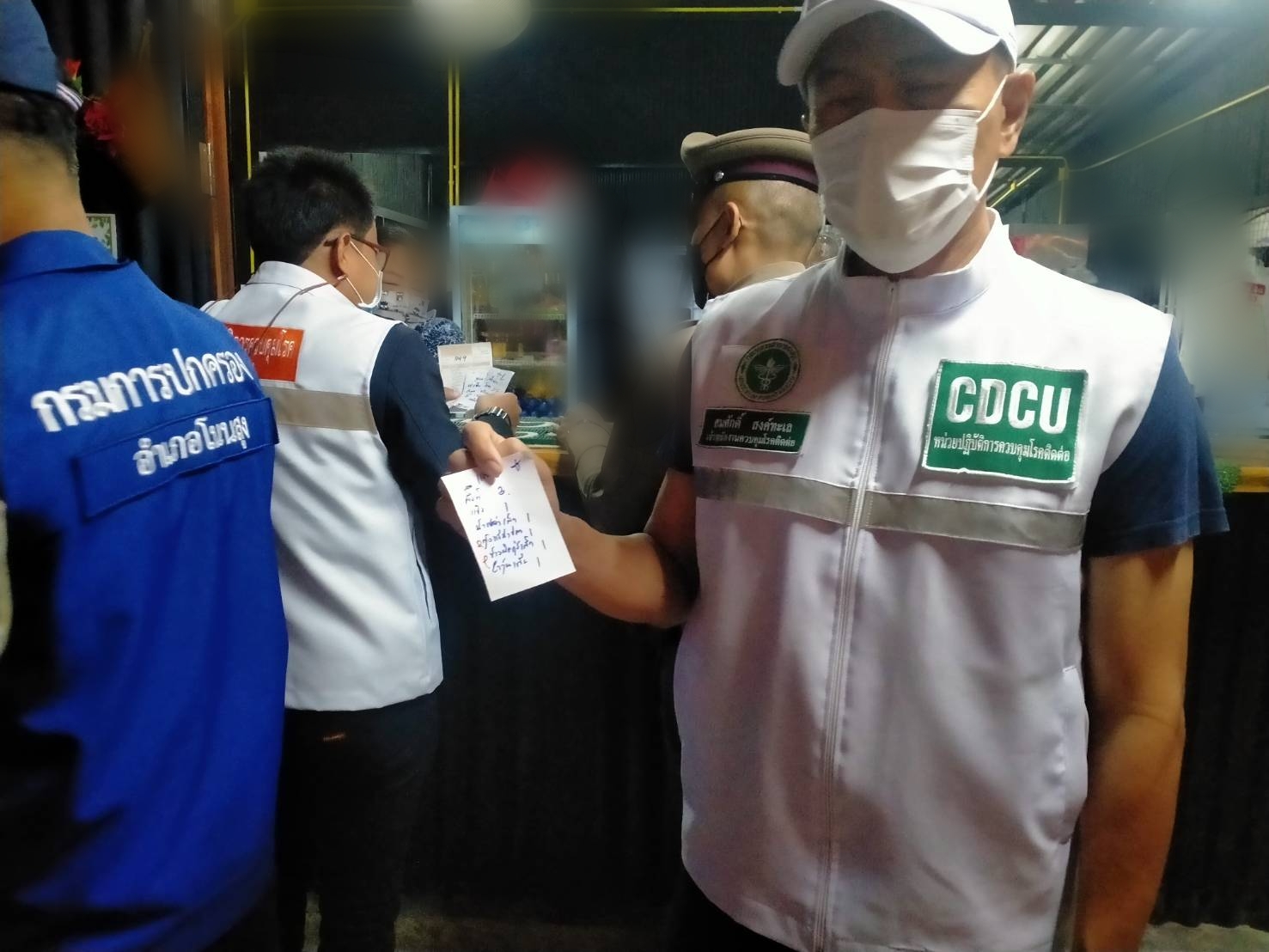โคราชจับร้านอาหารนอกโซนนิ่งลักลอบขายแอลกอฮอล์