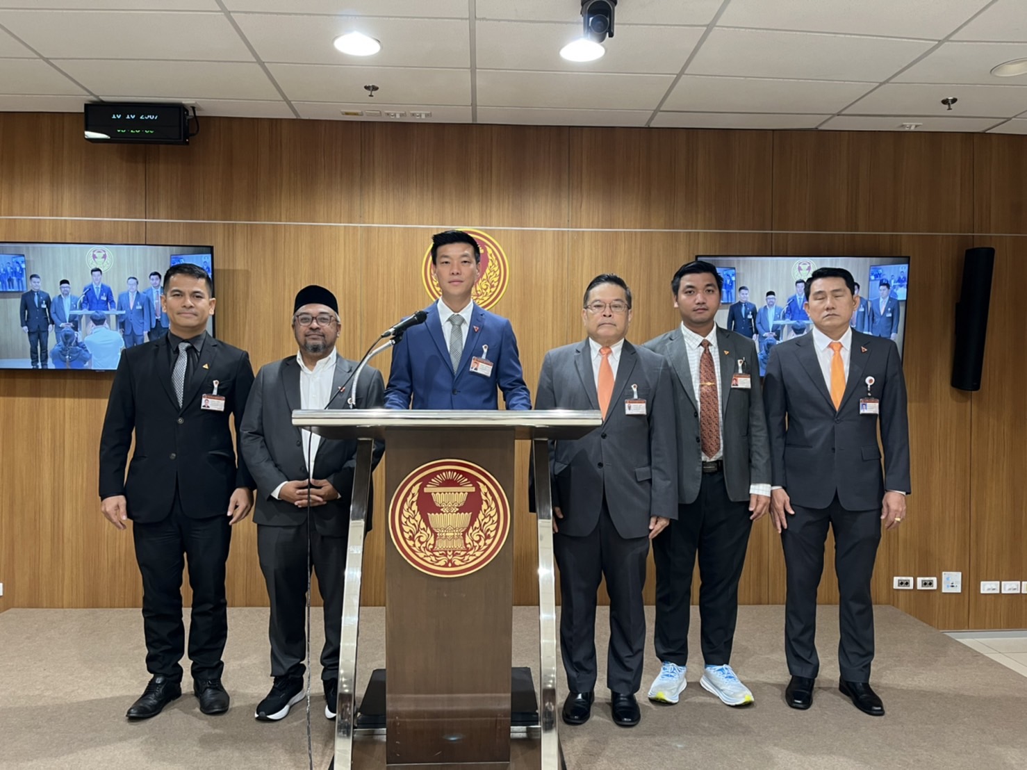 "ผู้นำฝ่ายค้าน" ไม่วิจารณ์ "ธีรยุทธ" ยื่นศาล​รธน.​เอาผิด "ทักษิณ-พท." ย้ำไม่เห็นด้วยใช้เป็นเครื่องมือกลั่นแกล้งทางการเมือง