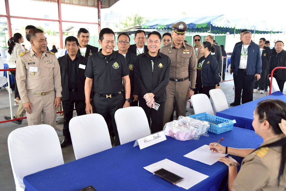 ประธาน กกต. ลงพื้นที่สมุทรสาคร–สมุทรสงคราม ตรวจส่งมอบบัตรเลือกตั้ง อบต. ก่อนลงคะแนน 11 ม.ค.