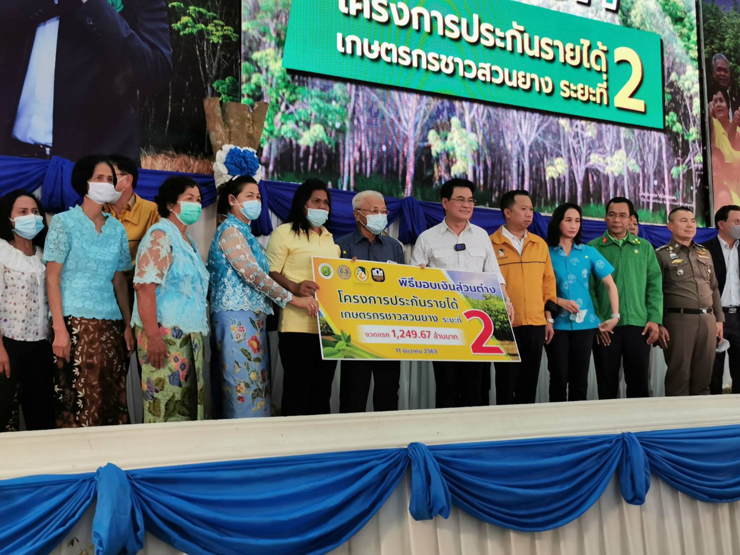 'จุรินทร์' ลงพื้นที่ พังงา จ่ายเงินส่วนต่างประกันรายได้เกษตรกรชาวสวนยาง  1.8 ล้านคน