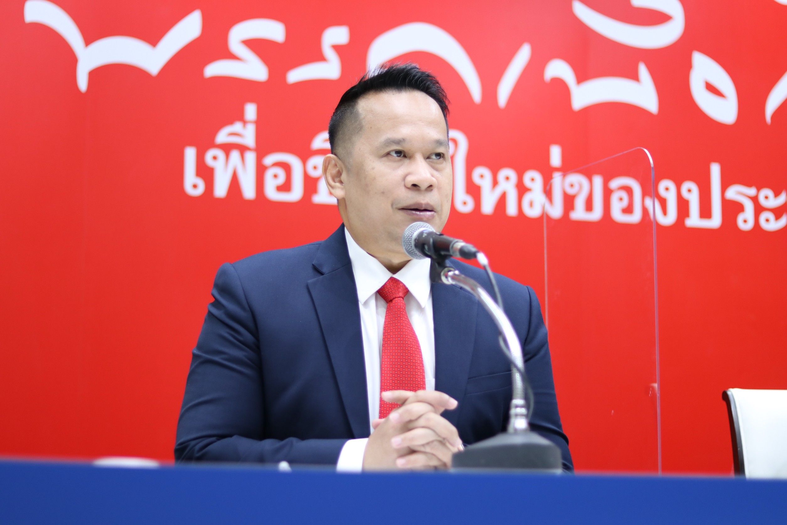 "อนุสรณ์" จี้ปรับโครงสร้างเศรษฐกิจแก้วิกฤต ซัดรัฐบาลไม่ไหวอย่าฝืนเลย