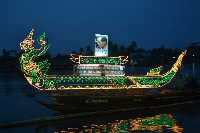รายงานพิเศษ | สมุทรสงคราม จัดงานประเพณีลอยกระทงกาบกล้วยเมืองแม่กลอง 