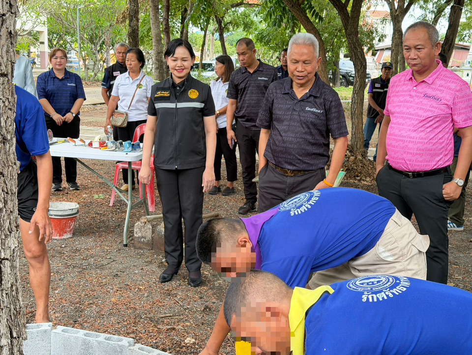 “ประธานโสภณ” ลุยแก้ปัญหายาเสพติด ตรวจเยี่ยมผู้บำบัด ฝึกอาชีพช่างปูน ย้ำเชื่อมั่นตนเอง มีความมุ่งมั่น ไม่ยอมแพ้อุปสรรค