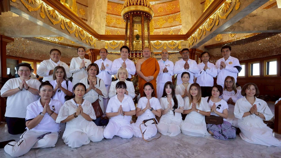 สส.วช. จัด “ถือศีล 5 รักษาใจ” ทัวร์มหามงคลวัดธรรมมงคลฯ คนบันเทิงร่วมถวายอาลัยพระพันปีหลวง–อุทิศบุญสดุดีทหารกล้า
