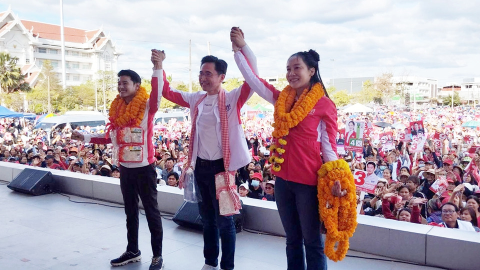 “ยศชนัน” นำทัพเพื่อไทยปราศรัยมุกดาหาร อ้อนขอคะแนนยกจังหวัด ดันนโยบายสร้างเศรษฐีวันละ 9 คน