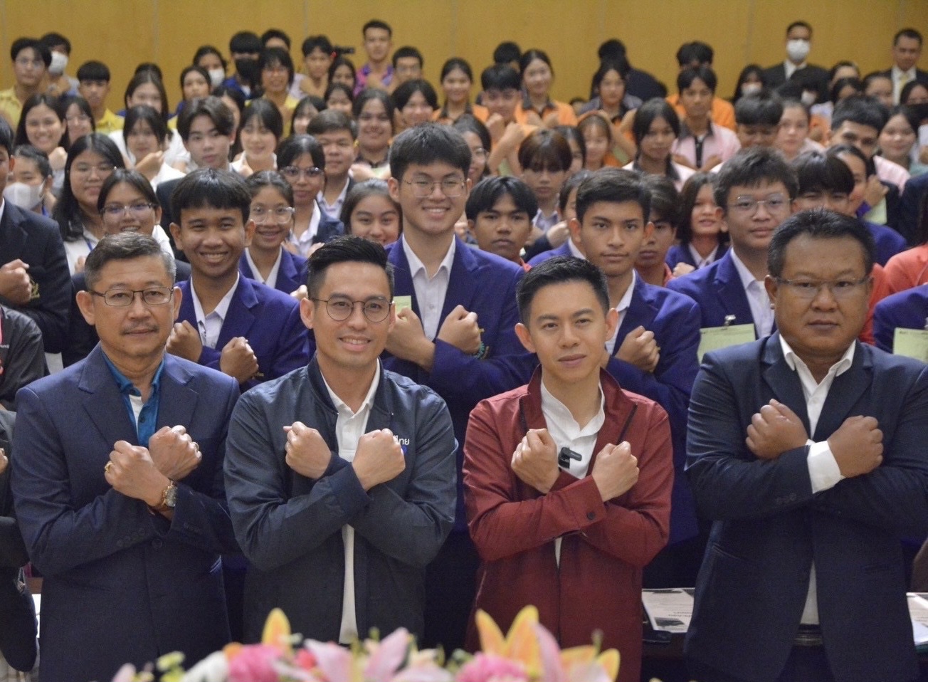 “อิสระ-กรวีร์” ชวน เยาวชน สุพรรณ-อ่างทอง  ร่วมมีส่วนต่อต้านการทุจริต สร้างค่านิยมสุจริตในระดับชุมชน