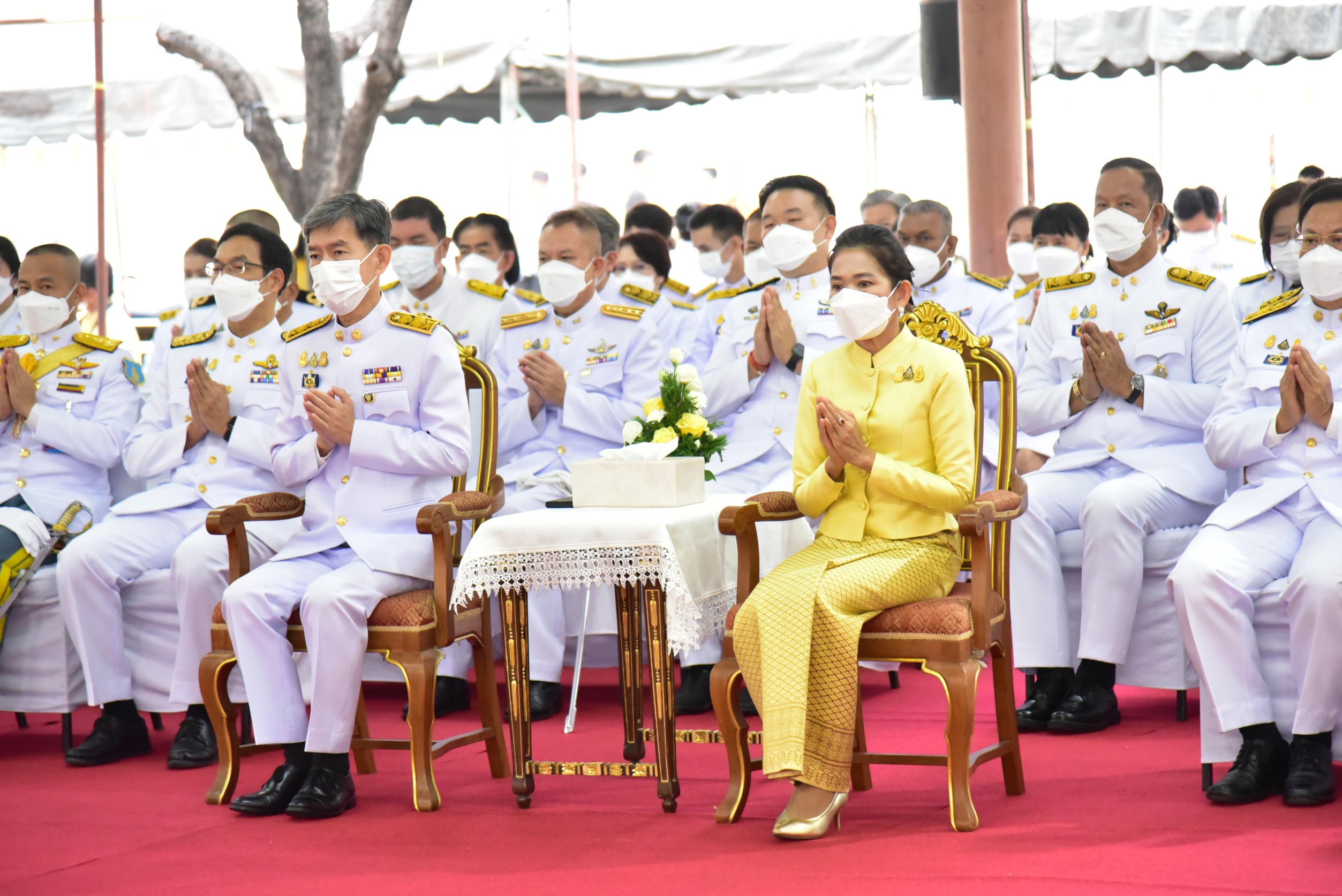 นครปฐม จัดพิธีทำบุญตักบาตรถวายเป็นพระราชกุศลในหลวงร.9