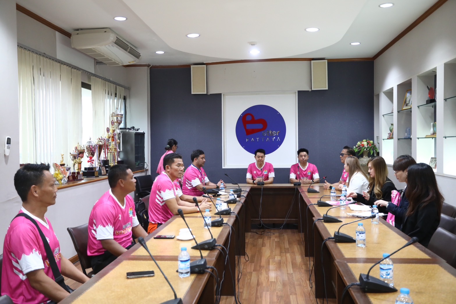 หนุนแข้งสโมสรฟุตบอลเมืองพัทยา ลุยสู้ศึกแข่งขันฟุตบอล “ประชาชน - อาวุโสคัพ” 