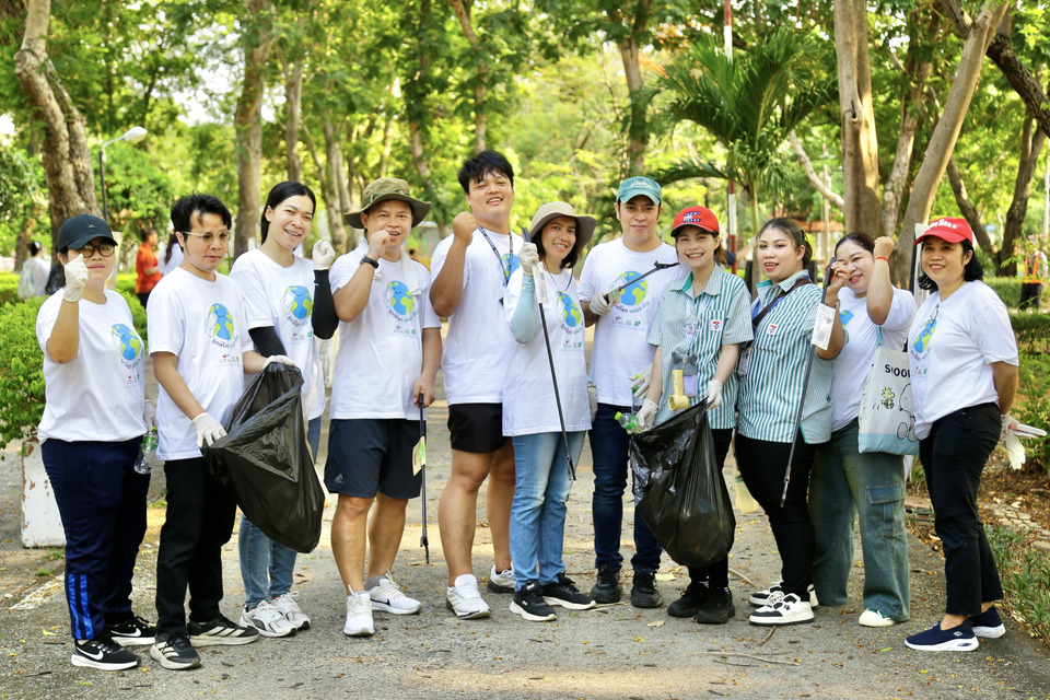 ซีพี ออลล์ ผนึก มธ. จัด “Thammasat Plogging”  รวมพลังเยาวชน “วิ่ง–พาย–เก็บ” ขยะ ปลูกจิตสำนึกรักษ์โลก สู่สังคมยั่งยืน