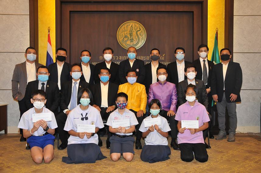 "ชมรมช่างภาพการเมือง"มอบทุนการศึกษาบุตร – ธิดา  ครั้งที่ 11