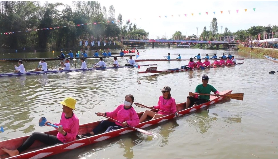 ขอนแก่นจัดใหญ่งานแข่งเรือพายต.พระลับ คงไว้วัฒนธรรมประจำถิ่น หนุนท่องเที่ยววิถีชุมชนรับฤดูหนาว ขณะเรือพายทั่วอีสานร่วมชิงชัยคับคั่ง  