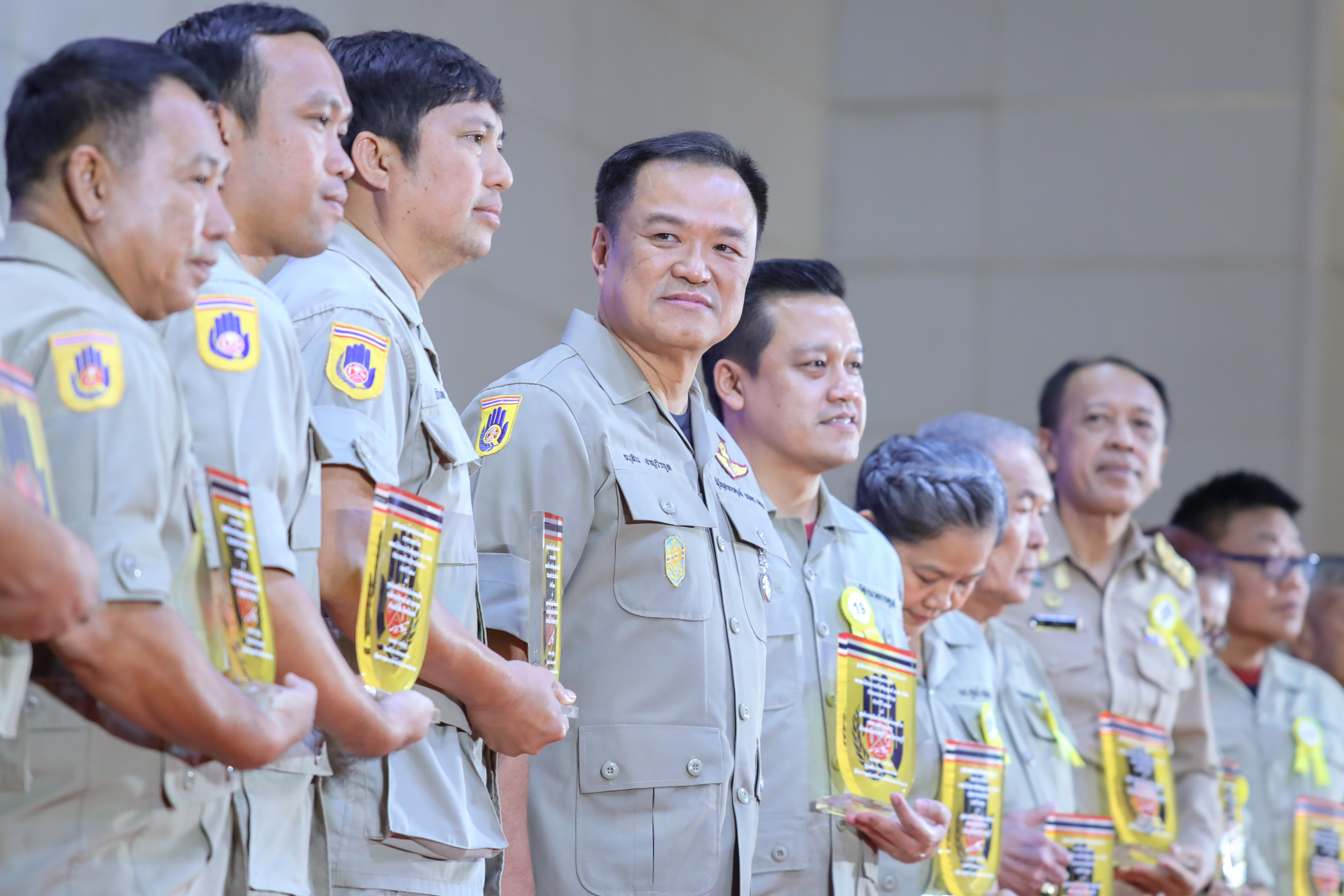 “มท.1”มอบรางวัลศูนย์ อปพร.และอปพร.ดีเด่น ประจำปี 2567