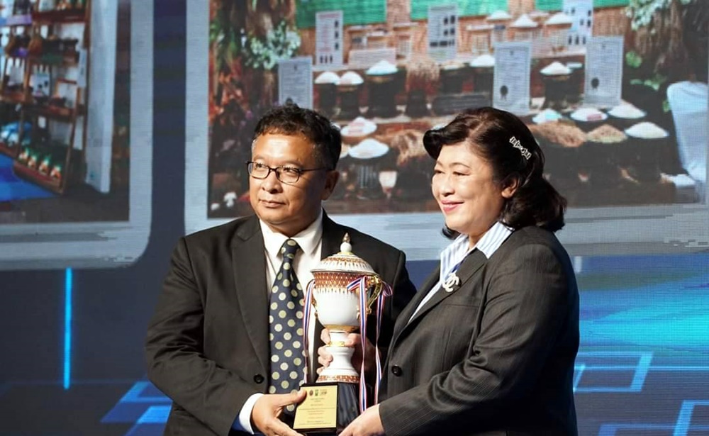 ม.แม่โจ้ คว้ารางวัล "Gold Award" #กำเนิดพันธุ์ข้าวหอมแม่โจ้ ในงาน "มหกรรมงานวิจัยแห่งชาติ 2566"