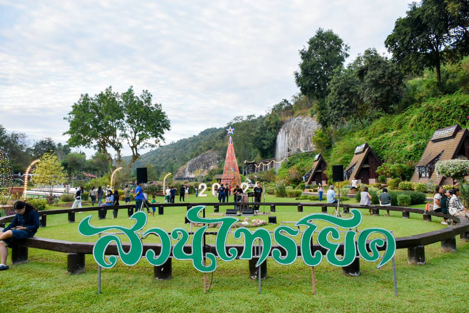 สวนไทรโยครีสอร์ทจัดใหญ่! “Kanchanaburi Winter Illumination” ชิราคาวาโกะแห่งกาญจนบุรี ชิล ฟิน รับลมหนาว
