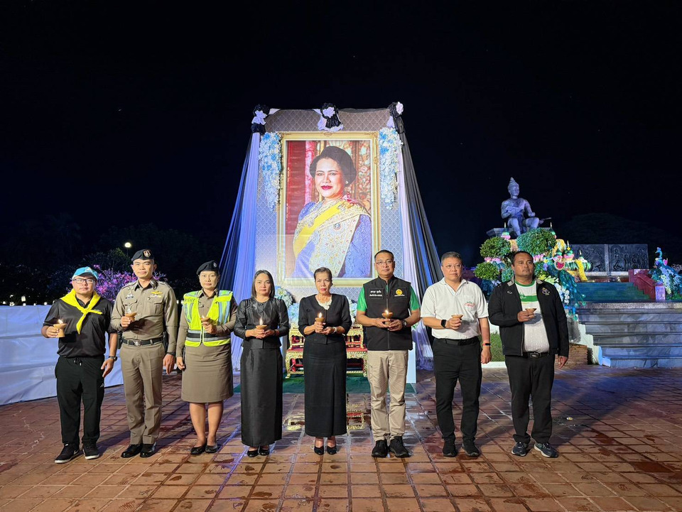 สุโขทัยจุดตะคันถวายอาลัย "พระพันปีหลวง" ในงานลอยกระทง เผาเทียน เล่นไฟ 2568