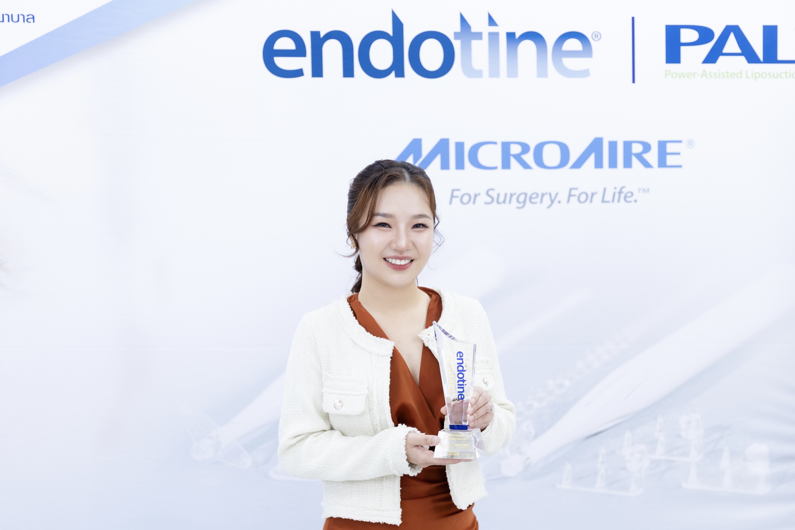หมอบีม คว้ารางวัล Platinum Awards“Top Spender ” หนึ่งในแพทย์ผู้ทำผ่าตัด Endotine ยกคิ้ว สูงสุดในประเทศไทย!!!