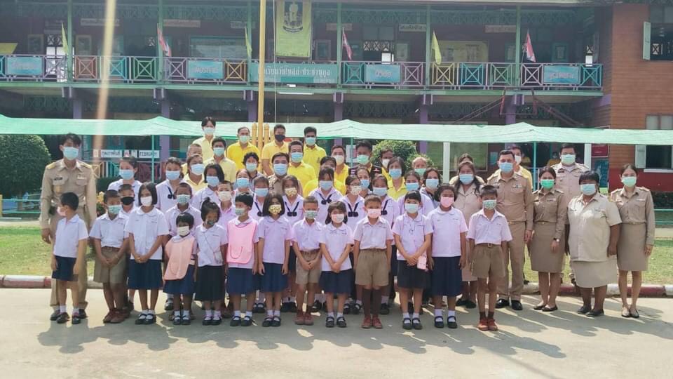 ผู้ว่าฯอ่างทอง มอบของขวัญวันเด็กแห่งชาติ  ประจำปี 2564 