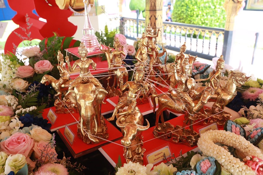 สรงน้ำขอพร "พระธาตุ-เทวดานพเคราะห์" สิริมงคลสงกรานต์ไทย