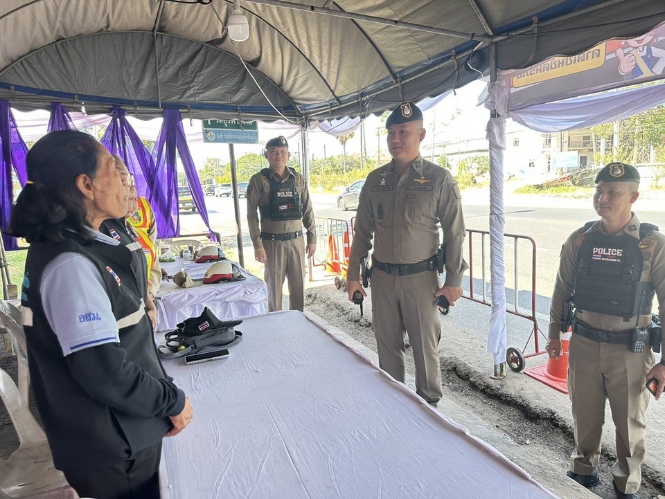 “รอง ผบช.ภ.4” ลงพื้นที่ร้อยเอ็ด ตรวจจุดตรวจปีใหม่ กำชับเข้มเมาแล้วขับ–ขับเร็ว ย้ำตำรวจยึดจิตบริการประชาชน