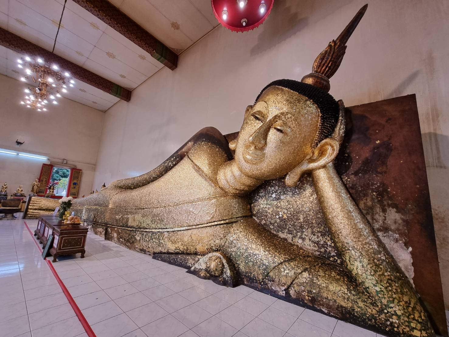 วัดป่าประดู่ อ.เมืองระยอง ชวนเข้าวัดทำบุญใส่บาตร-ไหว้พระนอนตะแคงซ้าย-ลอดโบสถ์เก่าแก่อายุกว่า 100 ปี