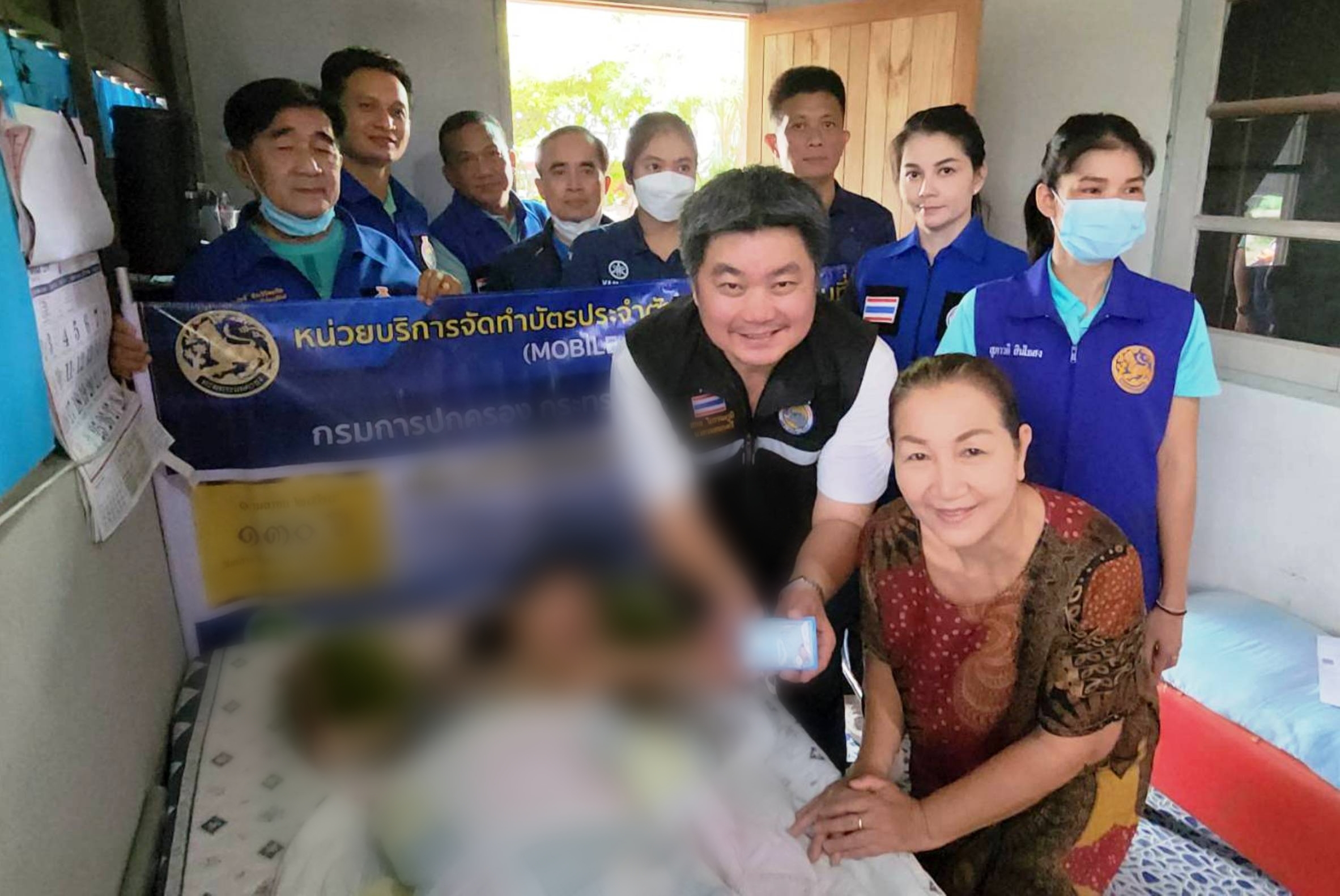 ทม.บุรีรัมย์ -ศูนย์บริหารการทะเบียนภาค 3 สาขา จ.บุรีรัมย์ ดีลิเวอรีทำบัตร ปชช.ด.ญ. 12 ปี คนไข้ติดเตียงถึงที่นอน