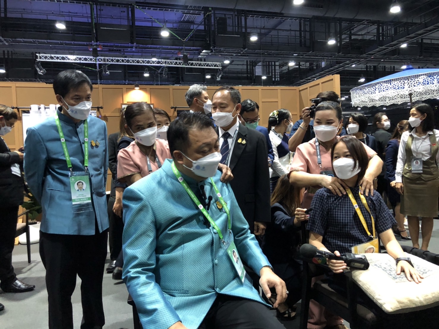 รมว.สุชาติ เยี่ยมบูธนวดไทย เผย สื่อต่างชาติประทับใจบริการนวด ผ่อนคลาย สร้างสีสันงานเอเปค 
