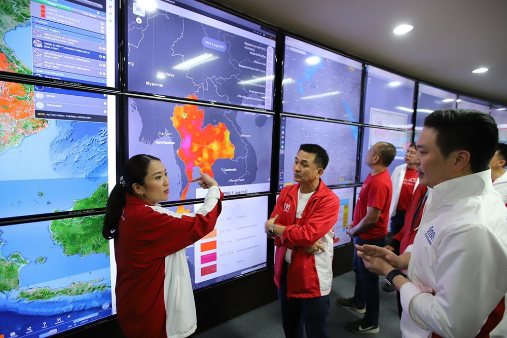 “เพื่อไทย” บุกศูนย์เฝ้าระวังฝุ่น PM 2.5 เชียงใหม่ ย้ำ พ.ร.บ.อากาศสะอาดมีความจำเป็น