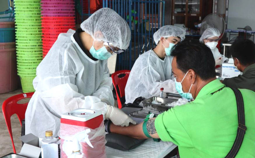ตามติดแรงงานตลาดกุ้ง-มหาชัย เช็กภูมิคุ้มกันโควิด วัคซีนขาด รอลุ้นเดือน มิย.