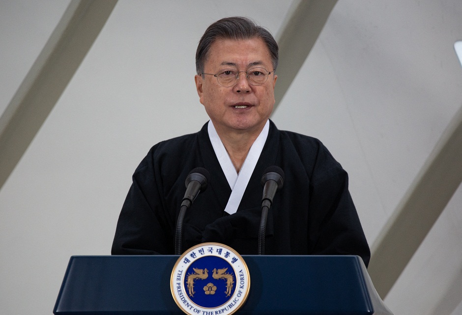 โสมขาวสั่งฟ้องอดีต ปธน.รับสินบน คดีตั้งลูกเขยทำงานในไทย