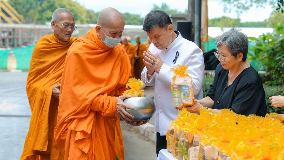 พิพิธภัณฑ์เกษตรฯ ทำบุญตักบาตร น้อมรำลึกในวันคล้ายวันพระบรมราชสมภพ รัชกาลที่ 9 และวันพ่อแห่งชาติ