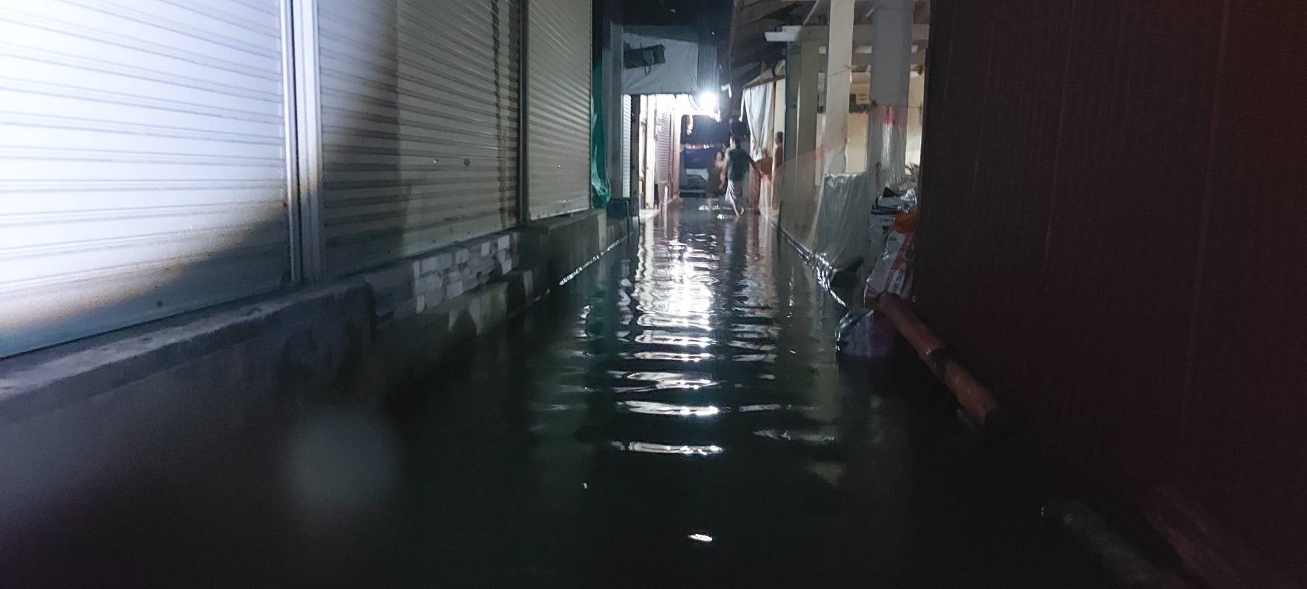 ด่วน! น้ำท่วมเกาะปันหยีเหตุน้ำทะเลหนุนสูงสุดในรอบปี 