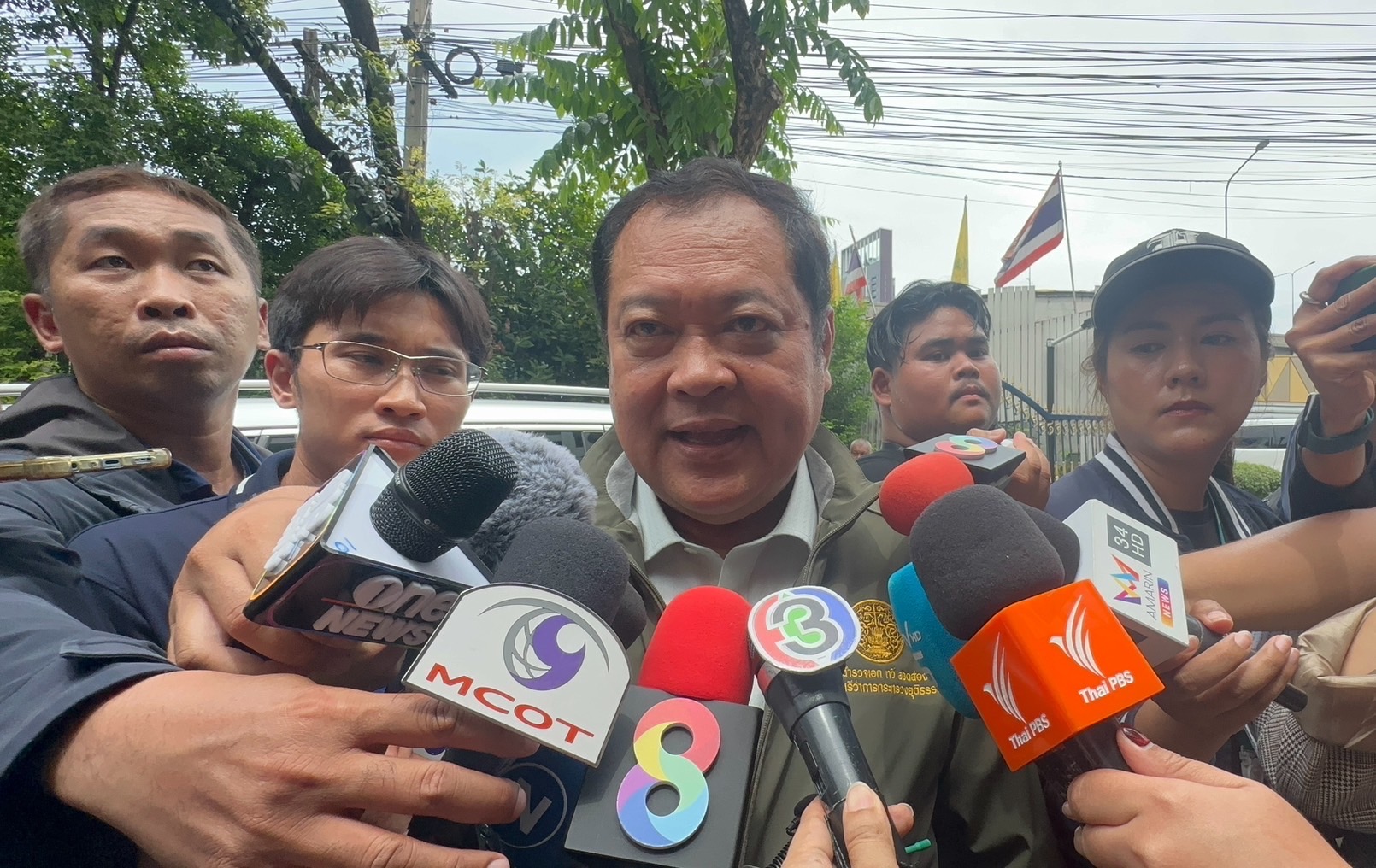 “ทวี” ย้ำปมชั้น 14 รพ.ตำรวจ ราชทัณฑ์ทำตามขั้นตอน โยน รมต.คนก่อนแจงศาล ชี้ไม่ได้อยู่ช่วง “ทักษิณ” เข้าพักรักษาตัว