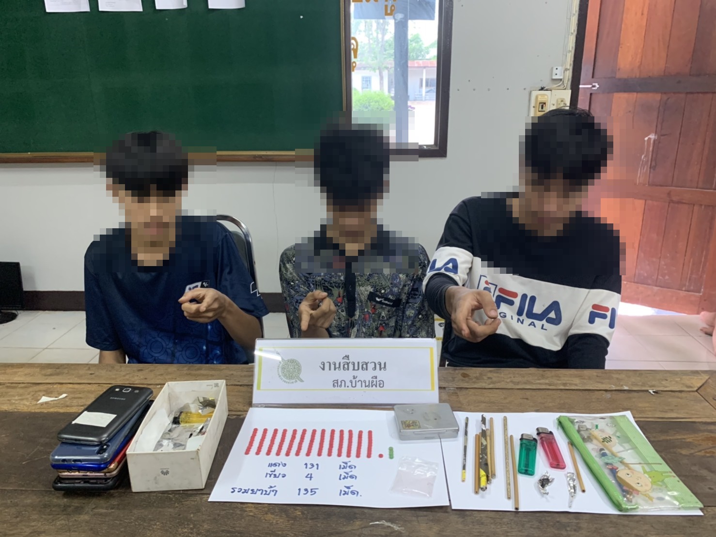 เข้มปราบยานรกต่อเนื่อง!! สืบสวน สภ.บ้านผือ จ.อุดรธานี รวบ 3 โจ๋ชาวหายโศก พร้อมยาบ้า 135 เม็ด
