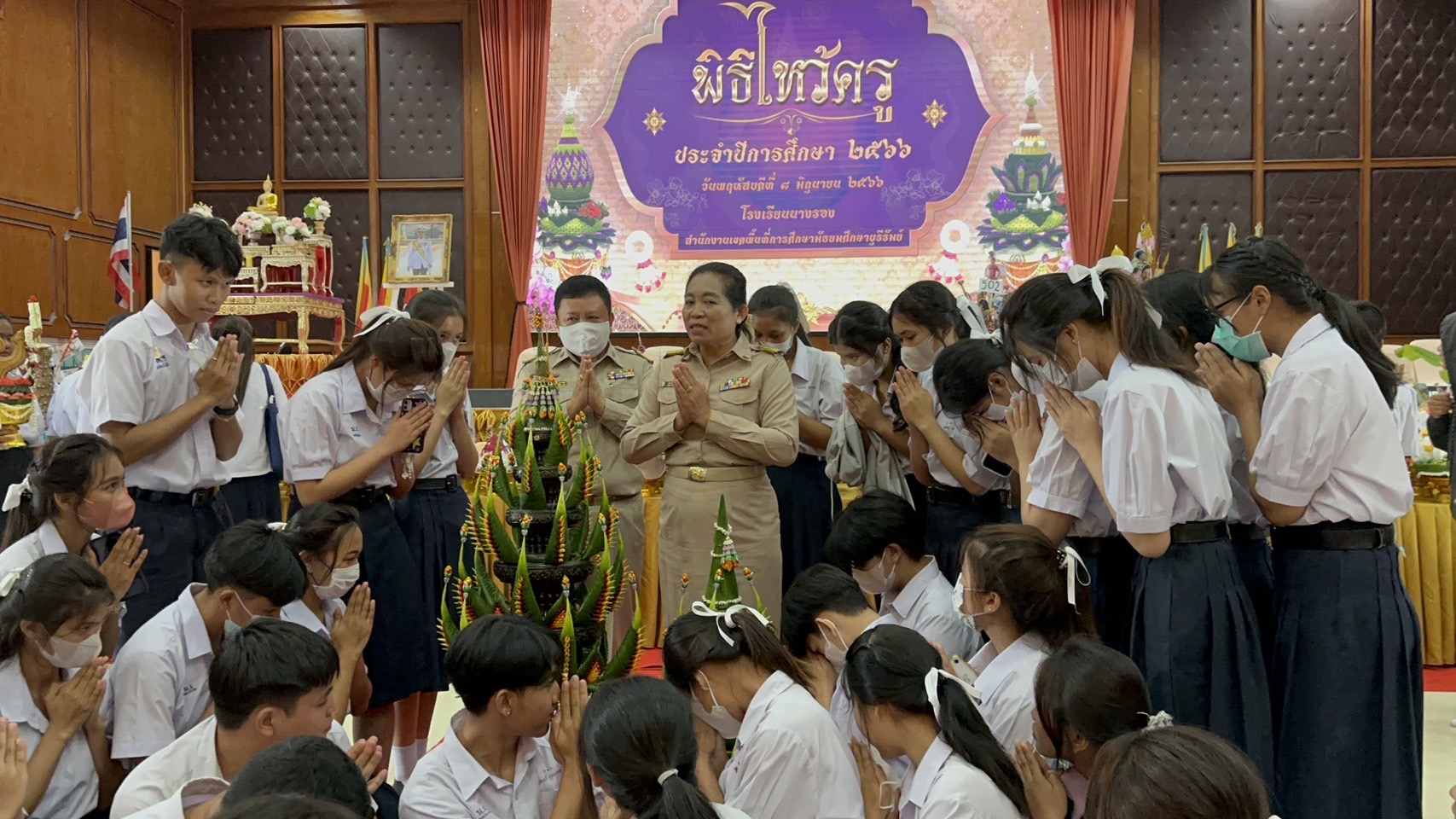 หลายโรงเรียนในบุรีรัมย์ให้ความสำคัญวันไหว้ครู วัด ชาวบ้านร่วมกิจกรรม