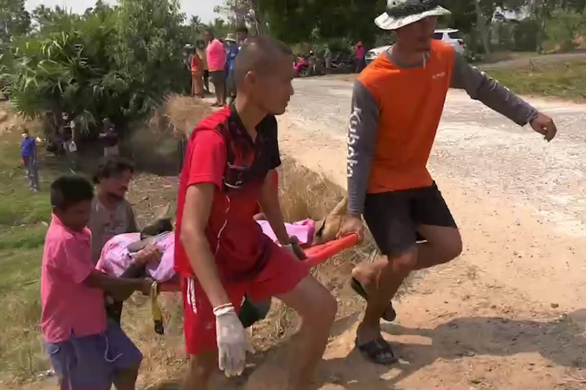 อากาศร้อนเป็นเหตุช้างเพศเมีย"พังแม่น้ำงาม"กระทืบเจ้าของดับคาฝายน้ำที่บุรีรัมย์