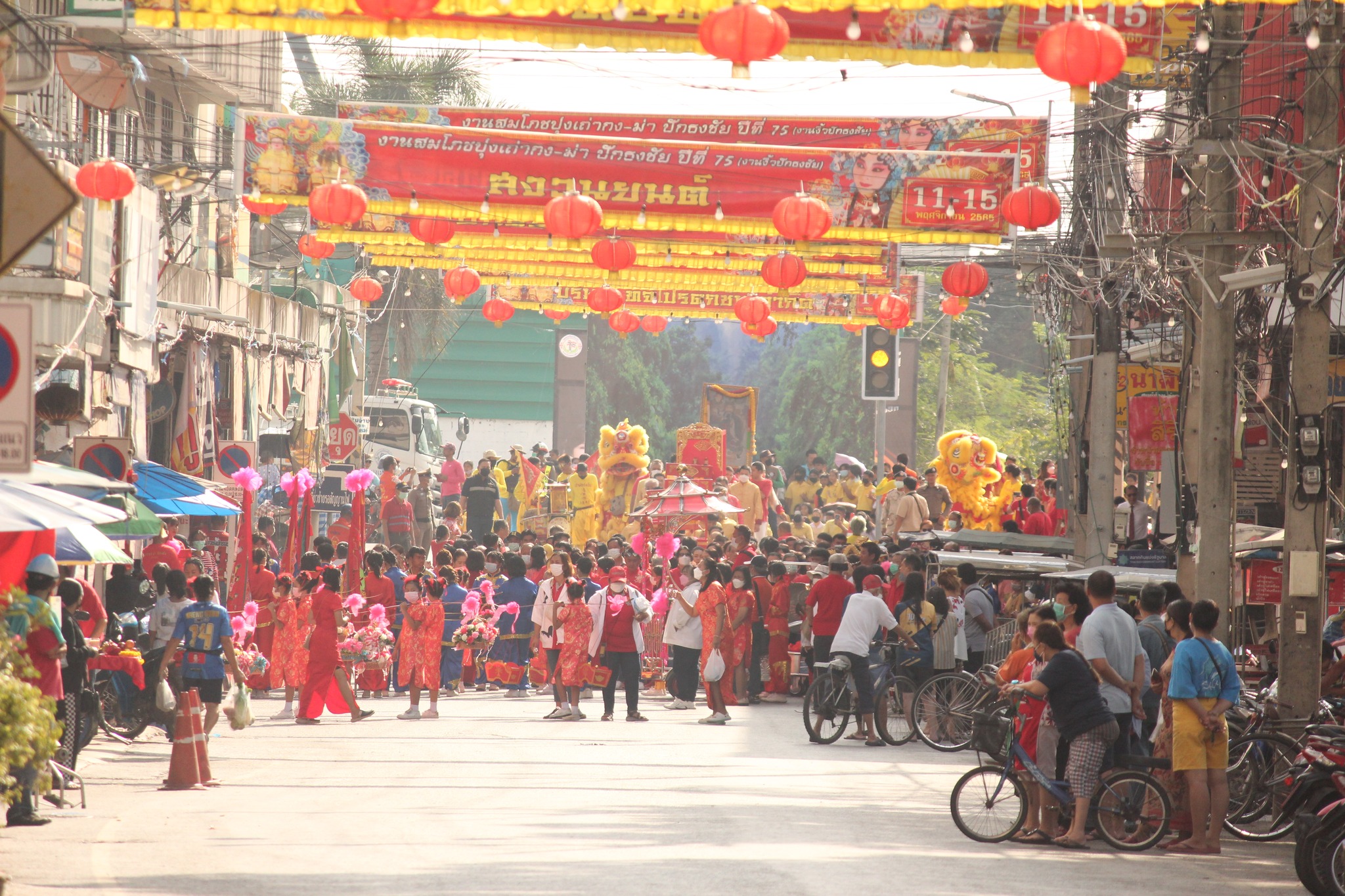  งานงิ้วปักธงชัย จัดยิ่งใหญ่อลังการในรอบ 75 ปี ชาวบ้านนับหมื่นร่วมฉลอง