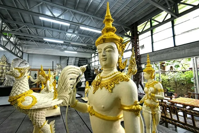 ลงสีทองเครื่องประดับลายสัตว์หิมพานต์
