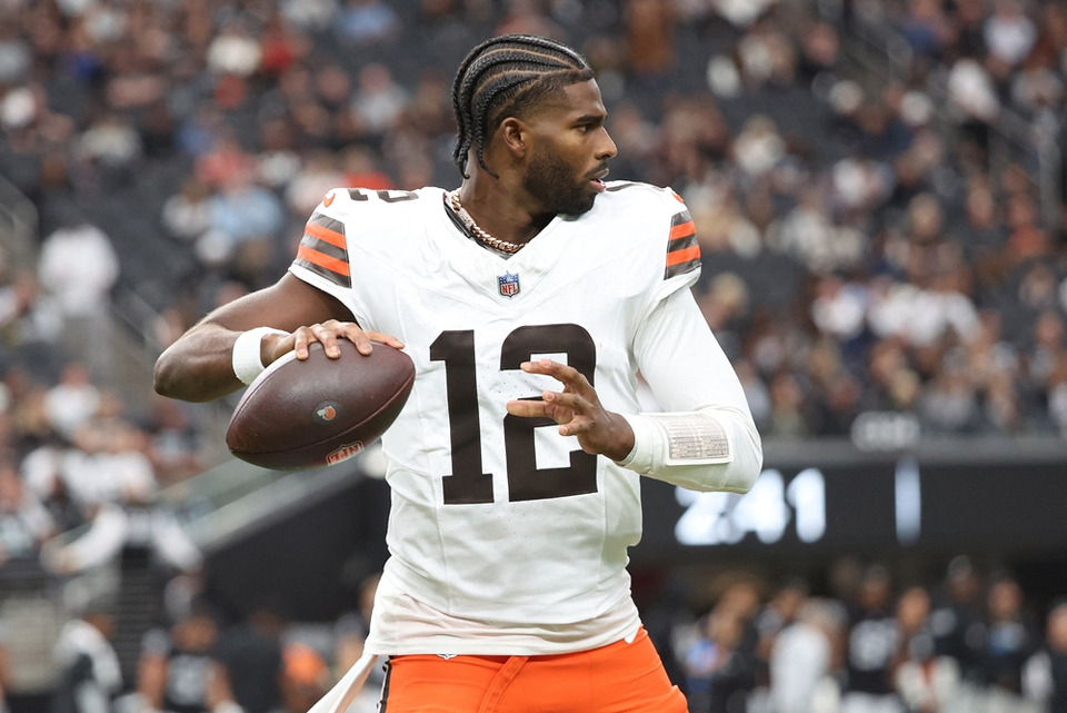 "เชอดัวร์ แซนเดอร์ส" ไม่ประหม่าเกมแรกใน NFL ก่อนพา "เบราวน์ส" บุกชนะ "เร้ดเดอร์ส" 24-10