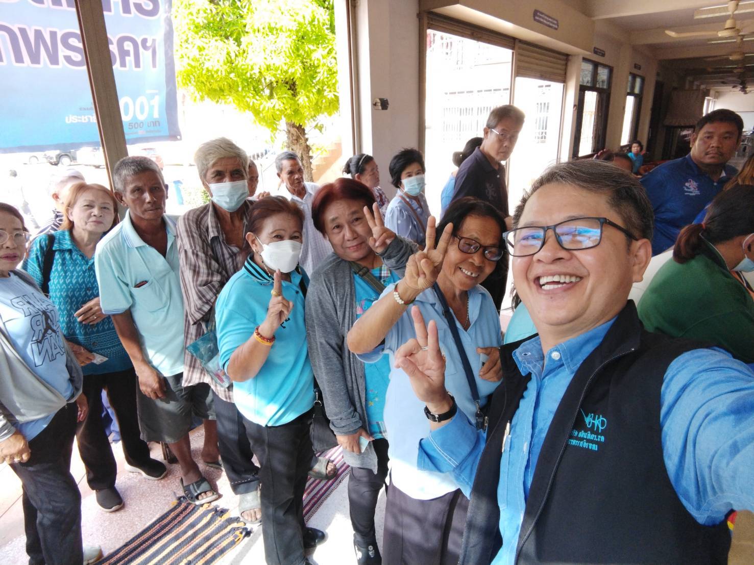"สมมาตร" จัดกิจกรรมให้ความรู้ทางการเมืองกับสมาชิกพรรคปชป. สุพรรณบุรี  