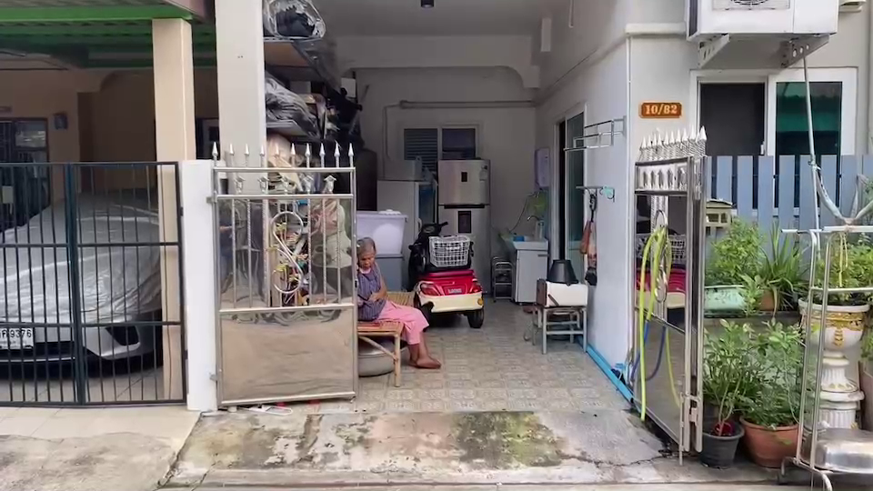 สุดทน !! พม.นนทบุรีเข้าช่วยยายวัย70ปีหลังถูกลูกสาวทิ้ง