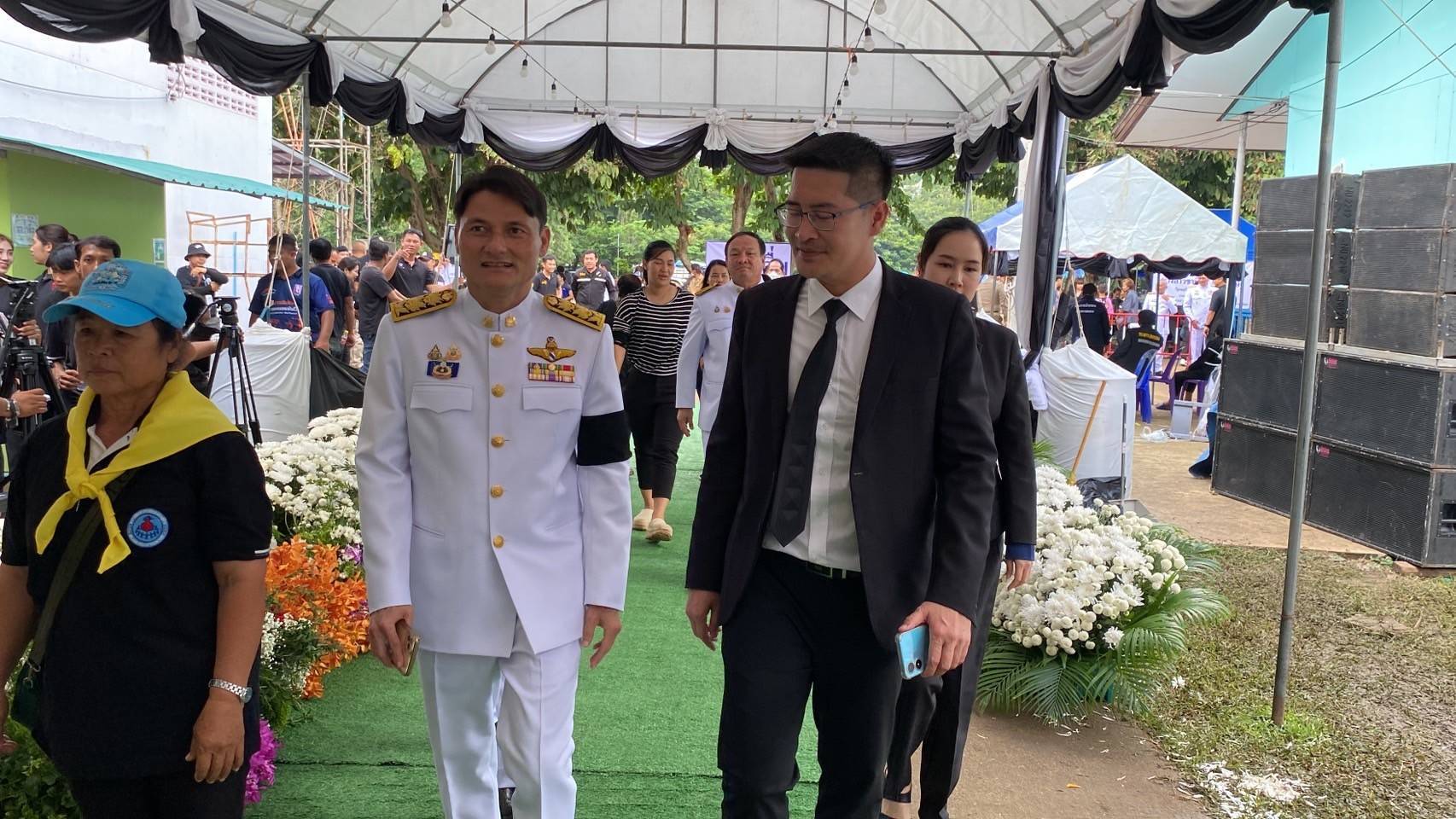 "เฉลิมชัย" มอบ "มงคลกิตติ์-กรมอุทยานฯ " ร่วมไว้อาลัย 23 ชีวิตเหตุรถบัสไฟไหม้