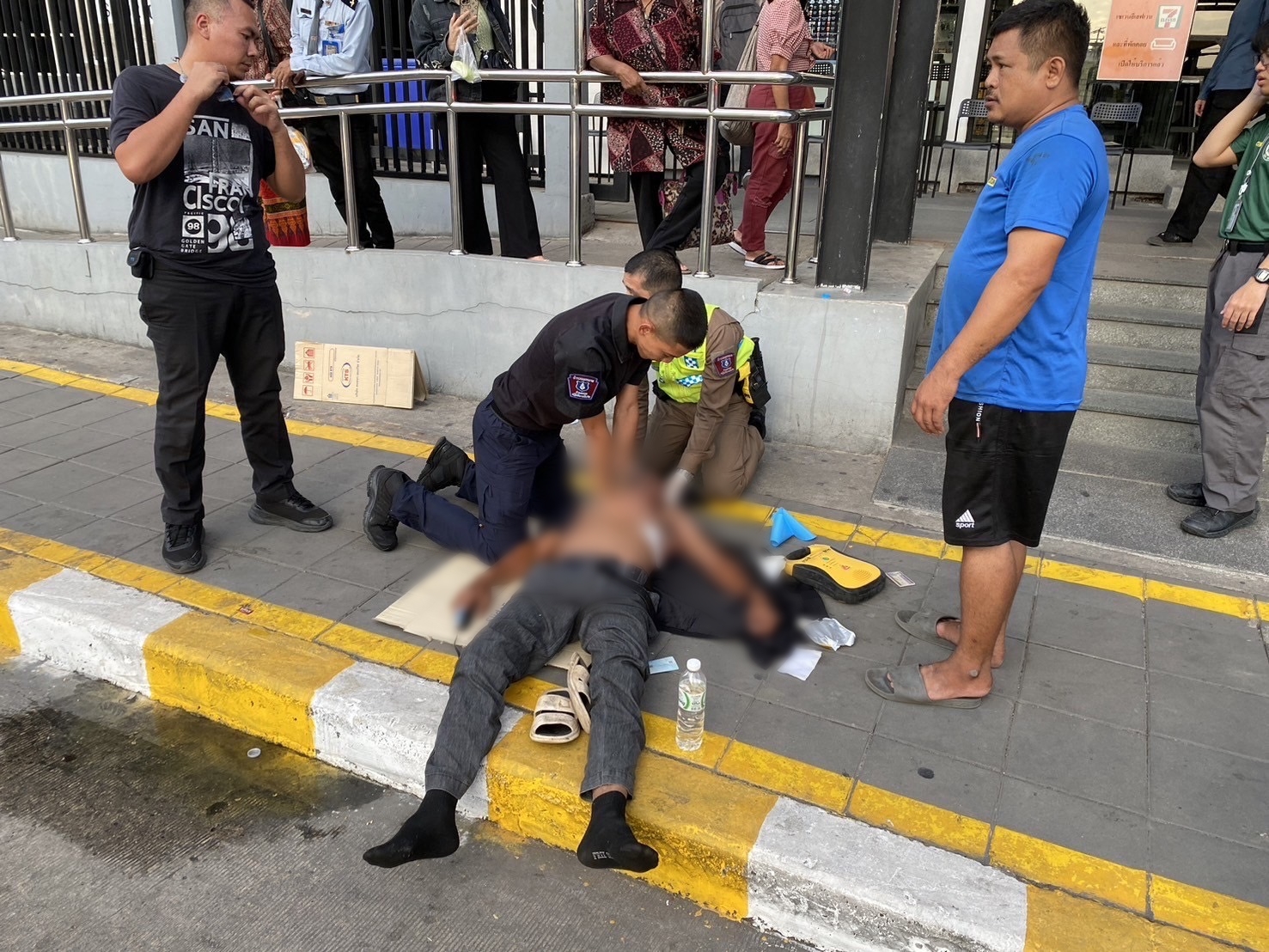 ปั๊มหัวใจช่วยได้ทัน ตำรวจสายตรวจ 191 ทำ CPR ผู้ป่วยโรคหัวใจตาเหลือก-หายใจขัดส่งรพ.ทันเวลาก่อนเสียชีวิต