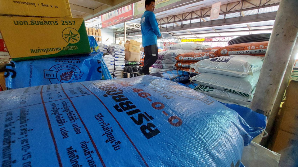 ปุ๋ยยูเรียยะลา พุ่ง 1,100 บาท ร้านจำกัดซื้อ อ้างมีไม่เพียงพอ เกษตรกรแห่ซื้อตุน
